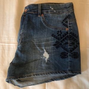 Dollhouse Shorts with Embroidery